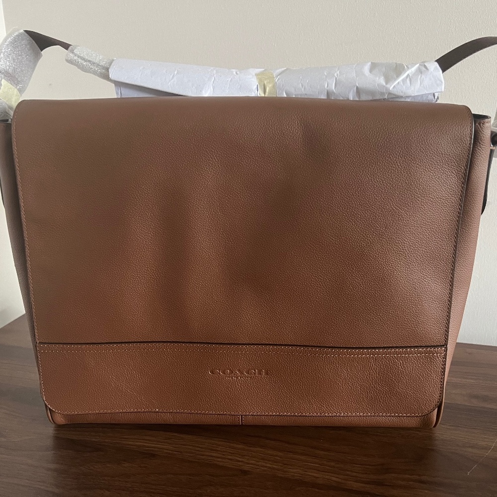 BRAND NEW - Coach Men’s Houston Messenger Saddle Leather, Style F68017
